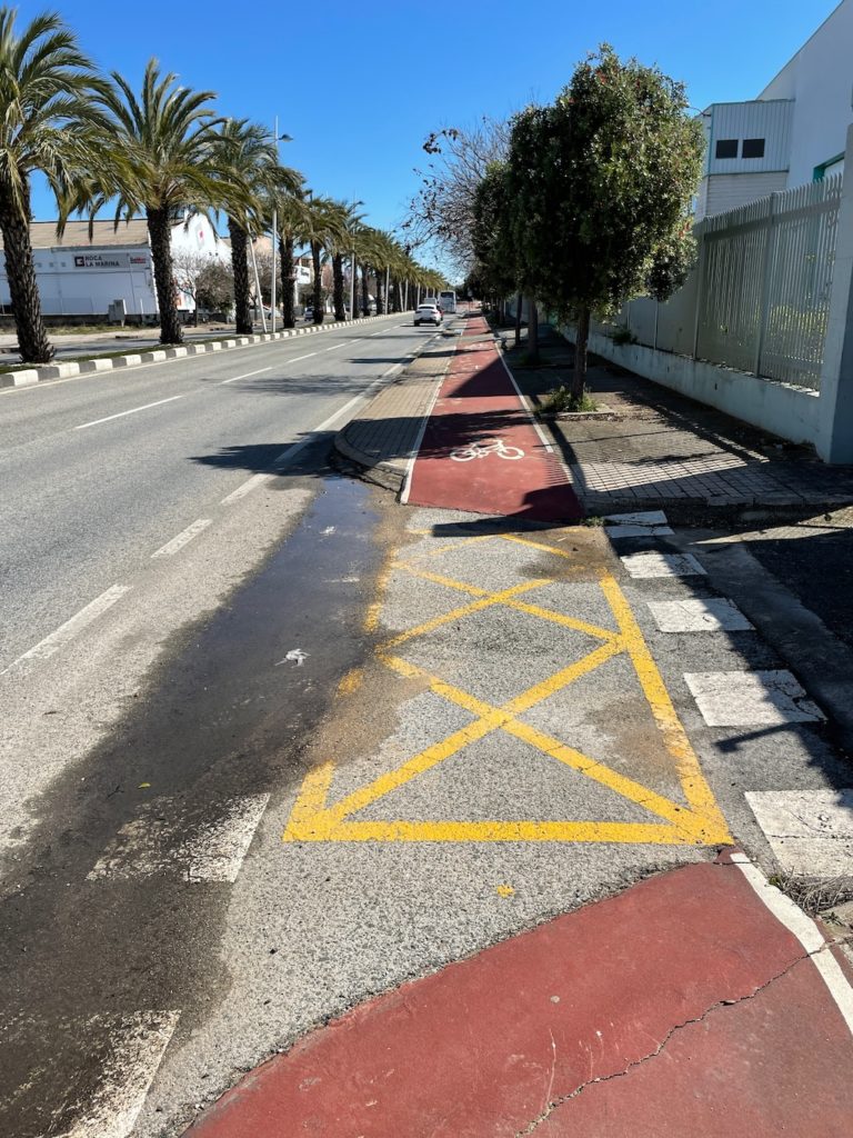 Rote Radwege in Spanien