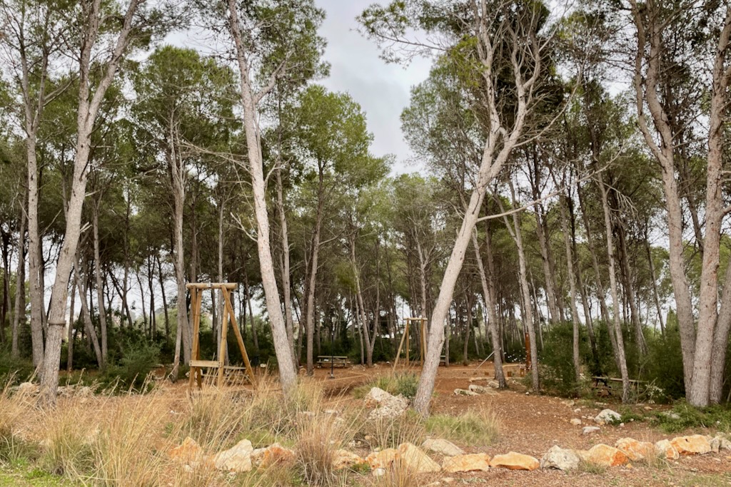 Abenteuerspielplatz im Wald