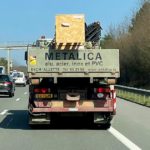 Altmetall auf der Autobahn