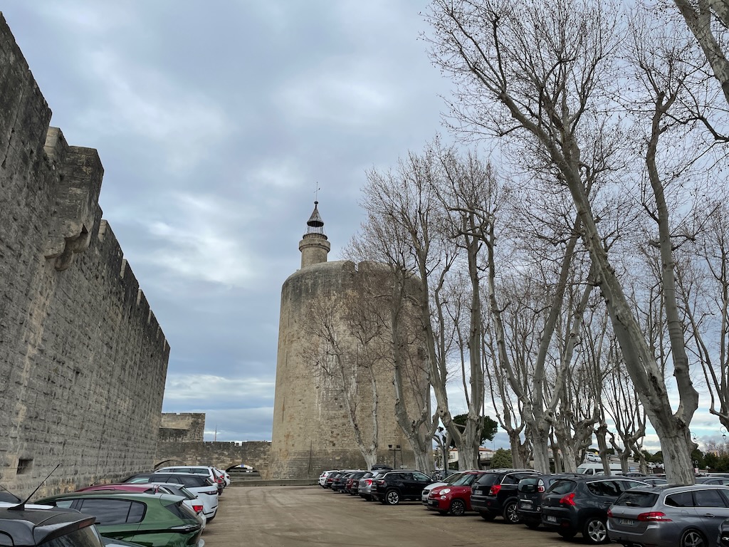 Parkplatz vor der Stadtmauer 