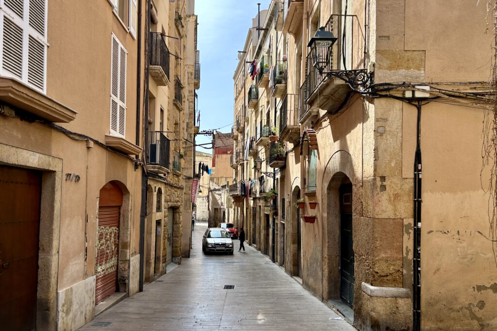 Eine Straße in der Altstadt von Tarragona