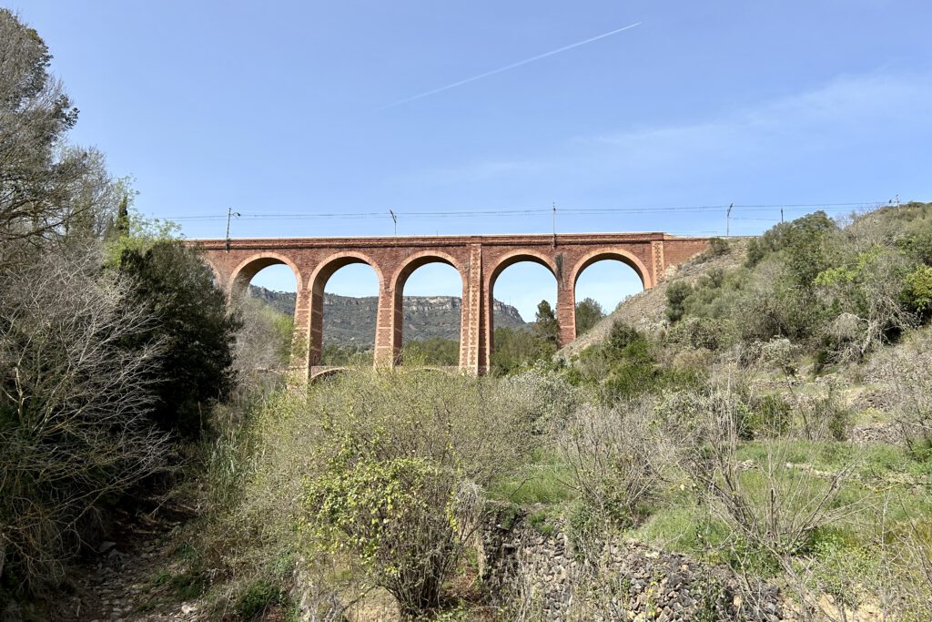 Das Viadukt del Massos aus der Ferne